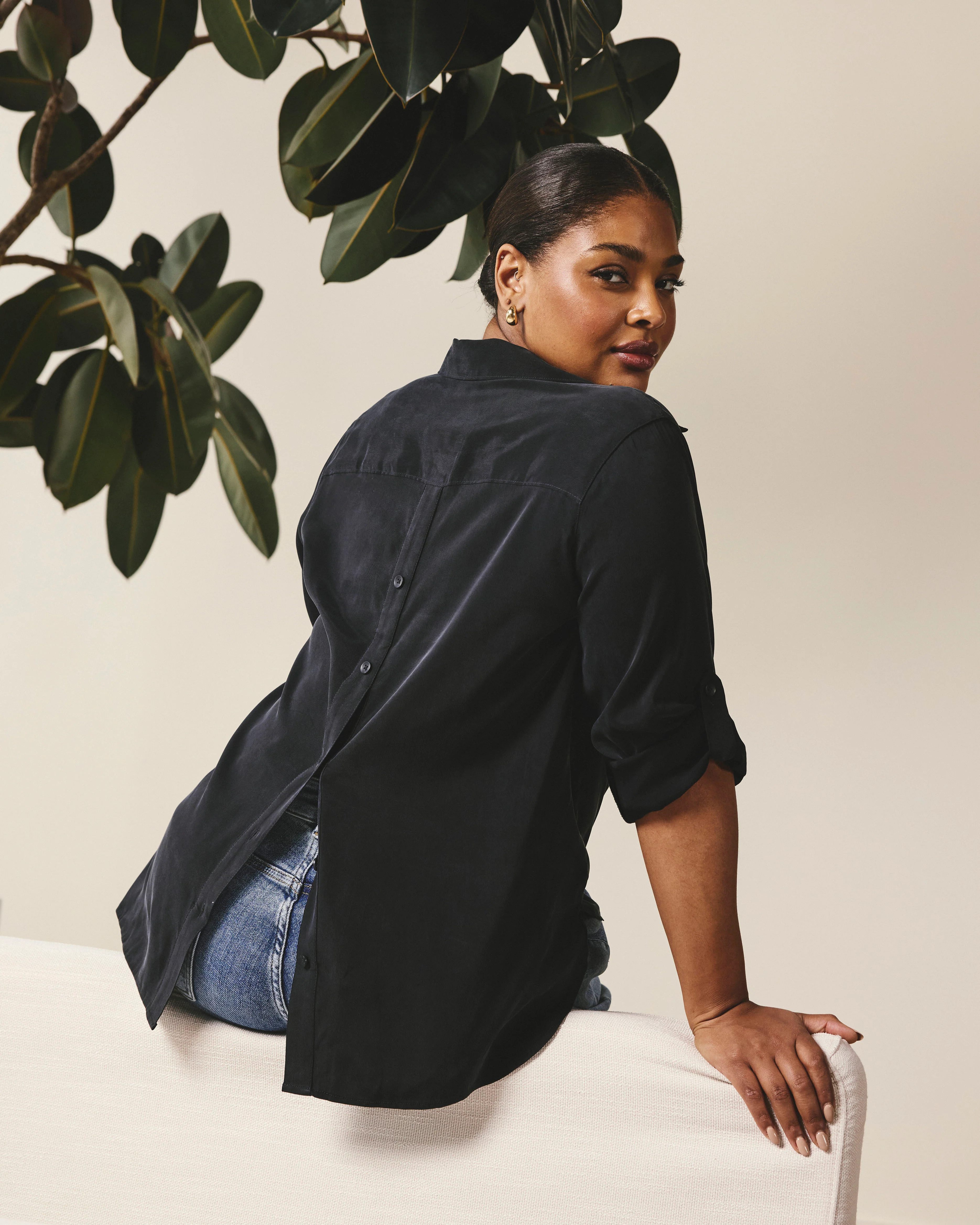 Button Back Stretch Cupro Polo Shirt - Black - Image 2