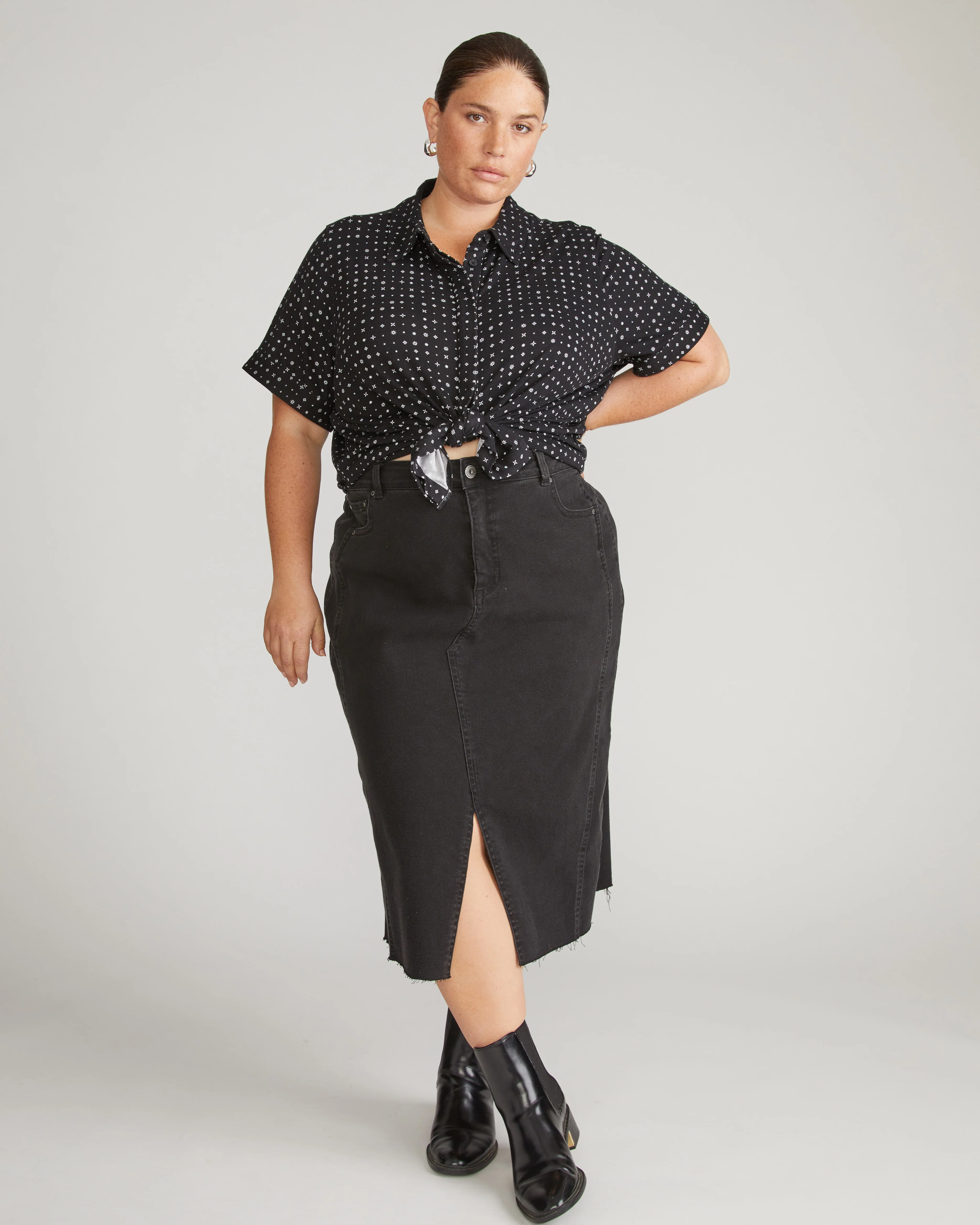 Chelsea Liquid Jersey Short Sleeve Shirt - Galactic Print in Black - Image 4