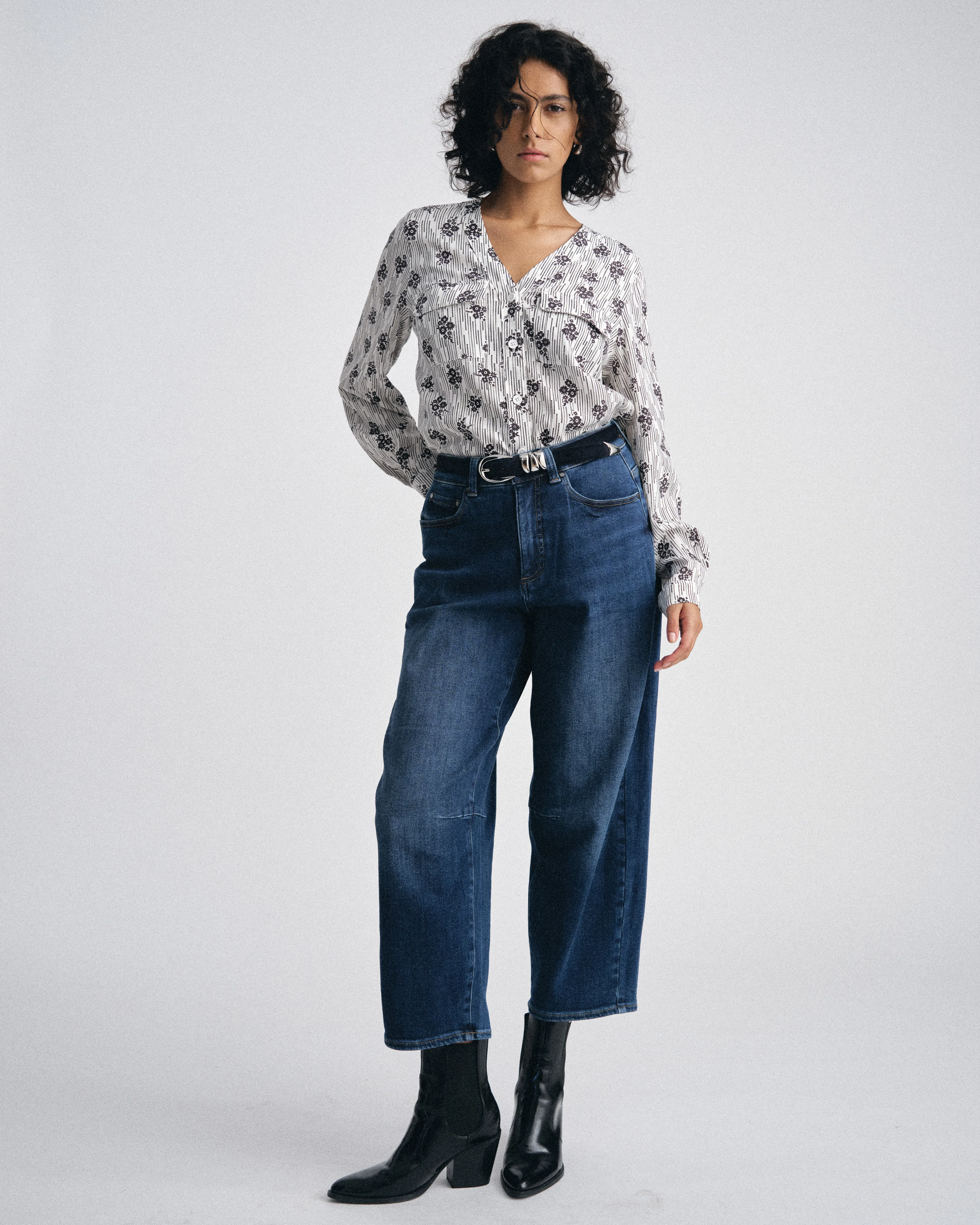Cooling Stretch Cupro Button-Down Blouse - Vintage Daydream Print - Image 3