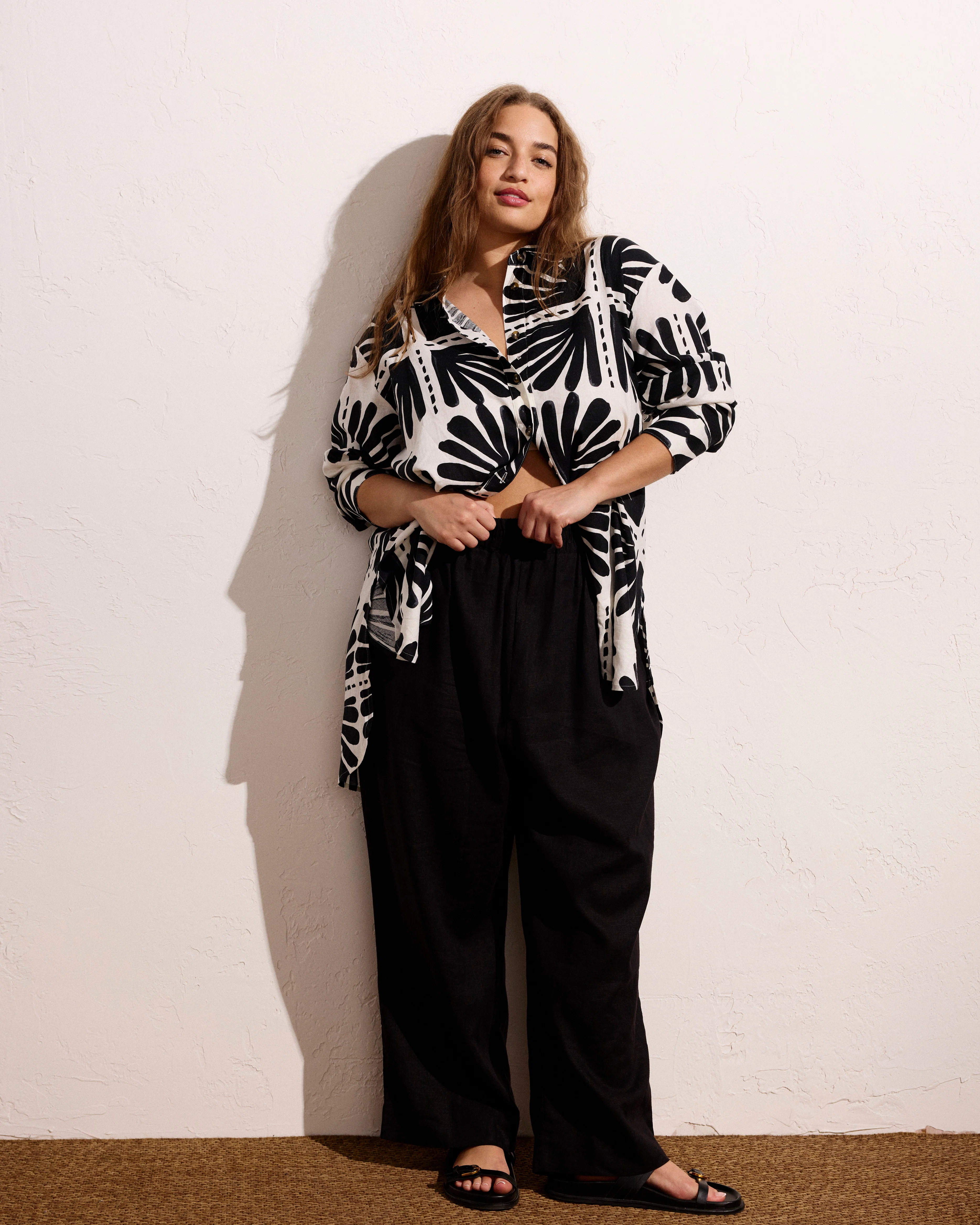 Dawn Linen Hi Low Tunic - Ink Bloom Print - Image 4