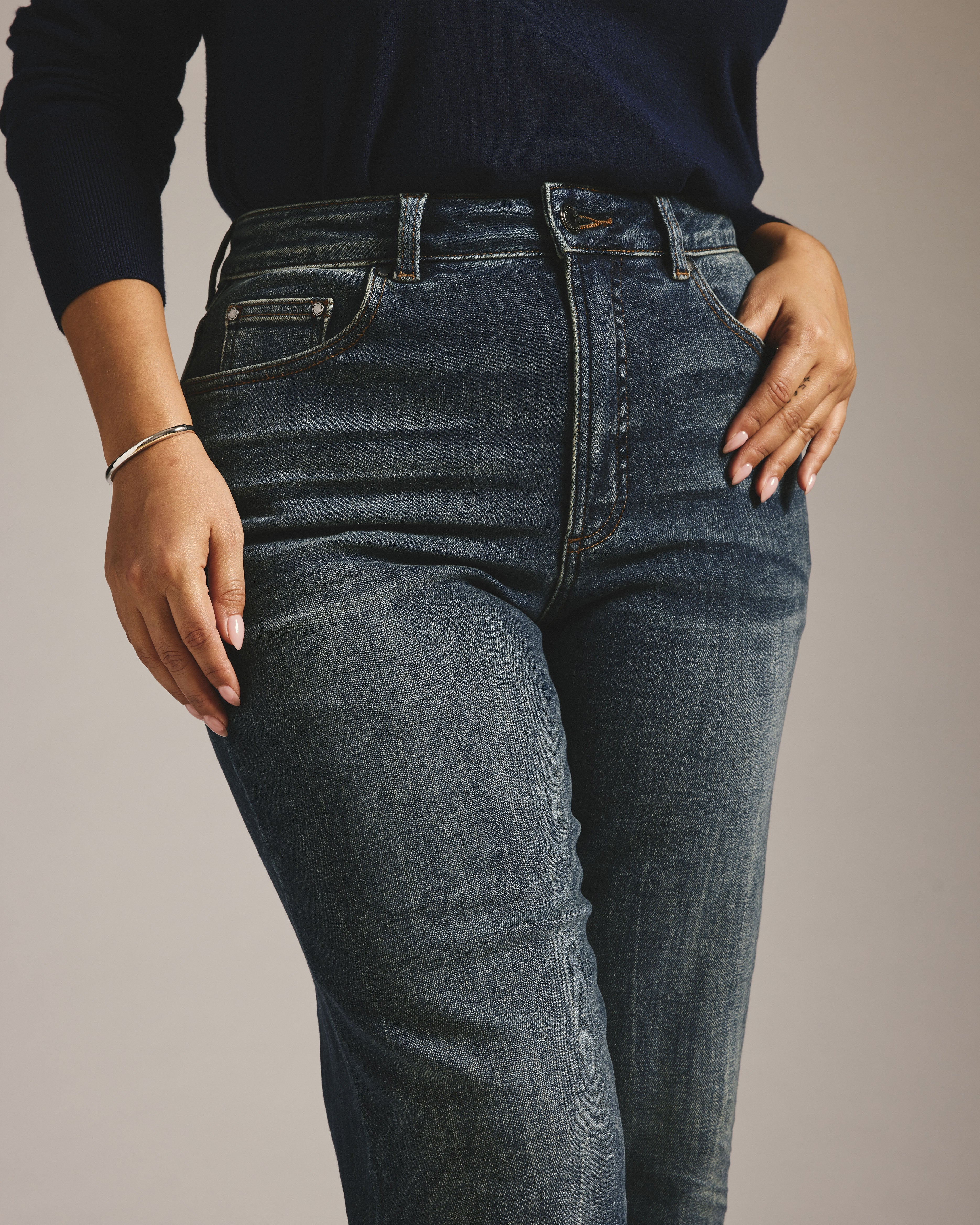 Donna High Rise Curve Straight Leg Jeans 27 Inch - Field of Dreams Indigo - Image 2