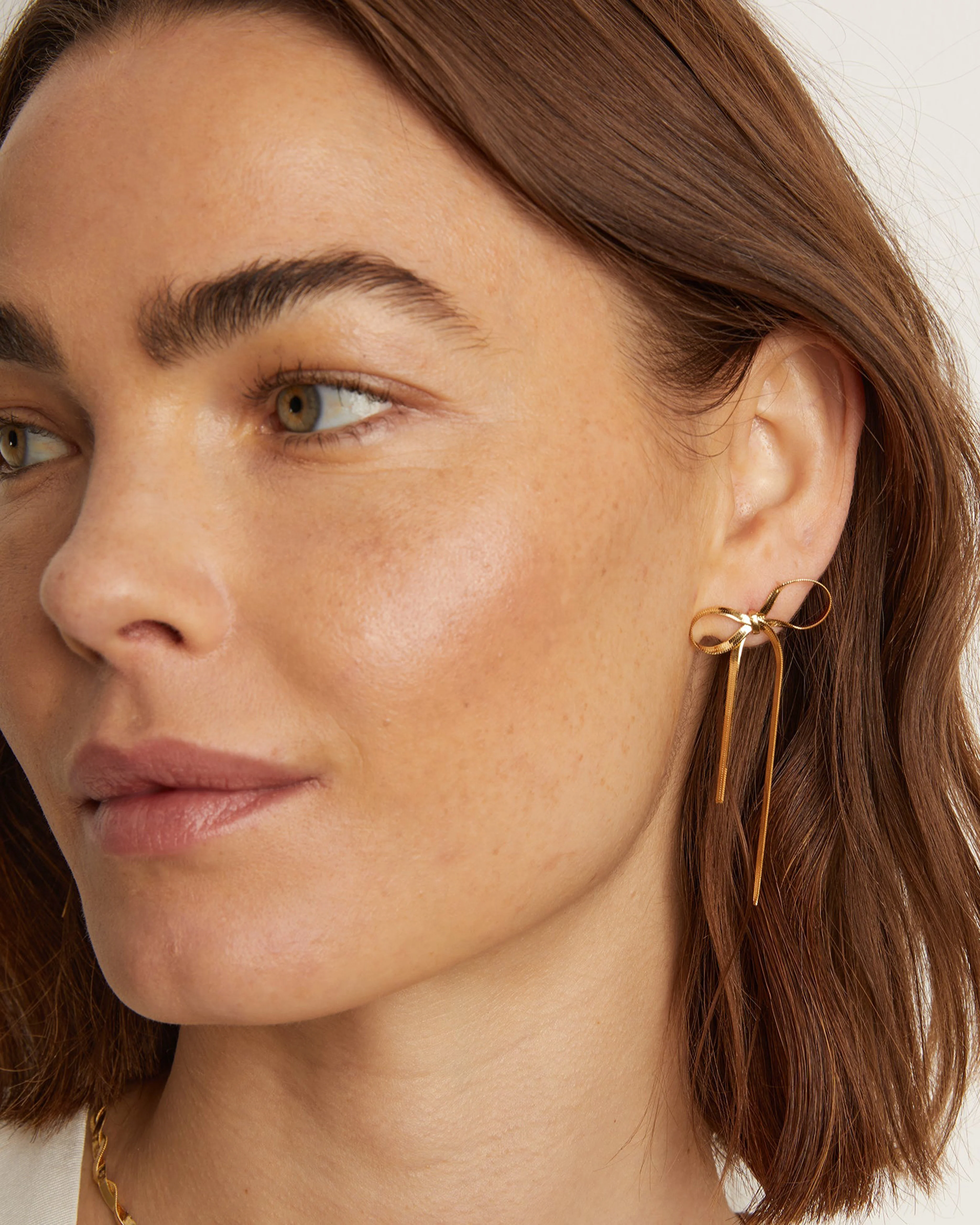 Aurate Herringbone Bow Earrings - Image 3
