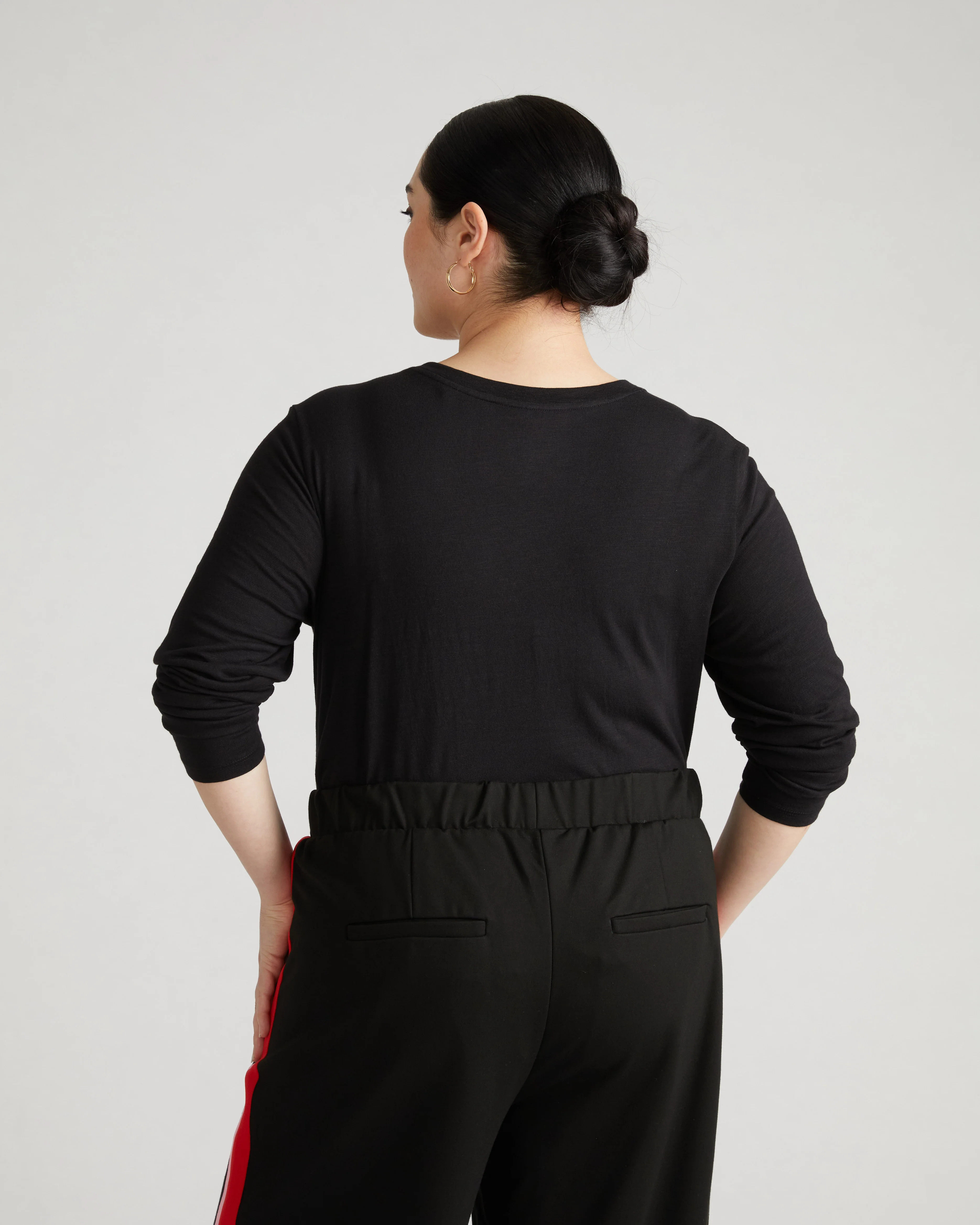 Light-As-Air Long Sleeve V Neck Tee - Black - Image 4