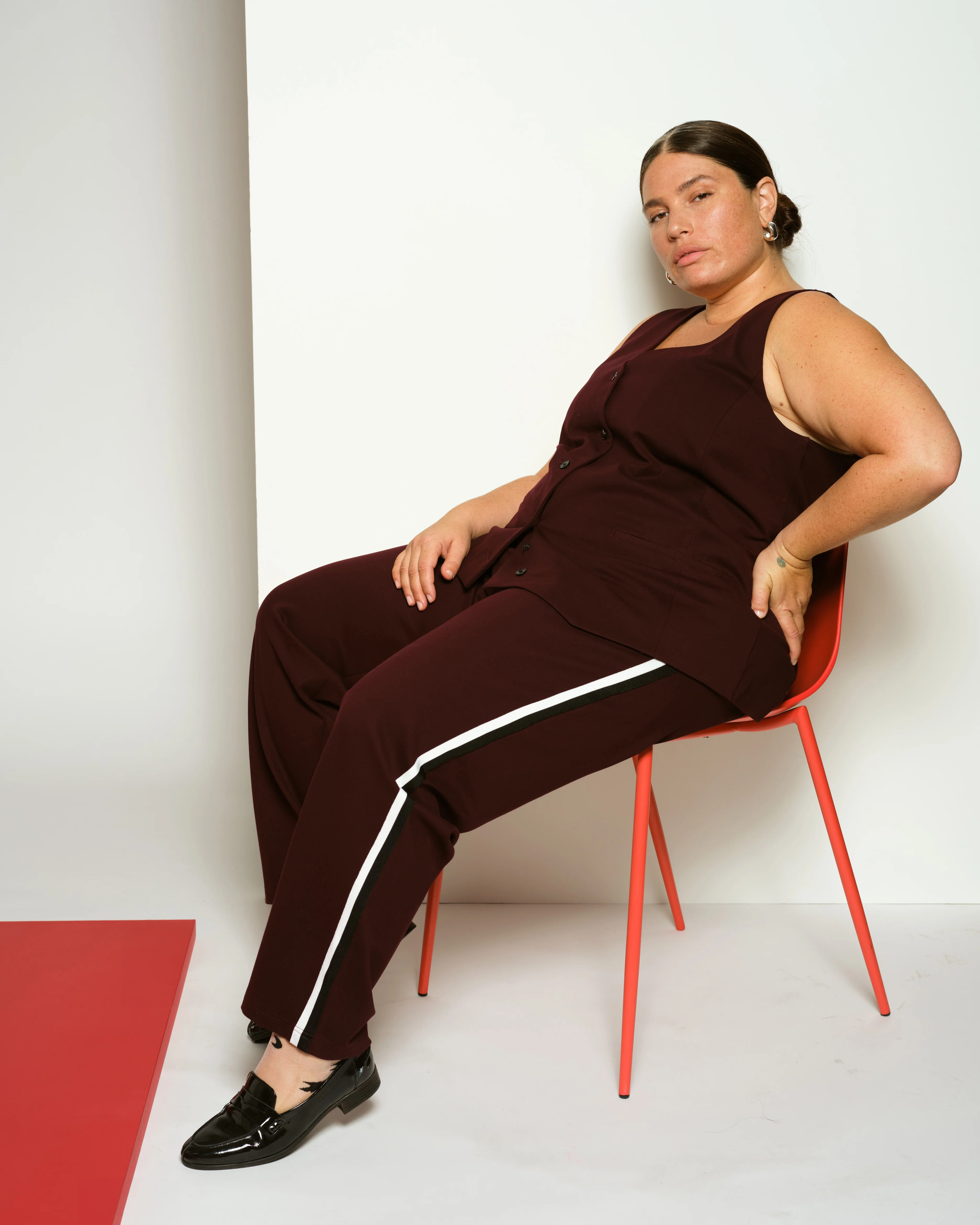 The Tailored Ponte Vest - Black Cherry - Image 2